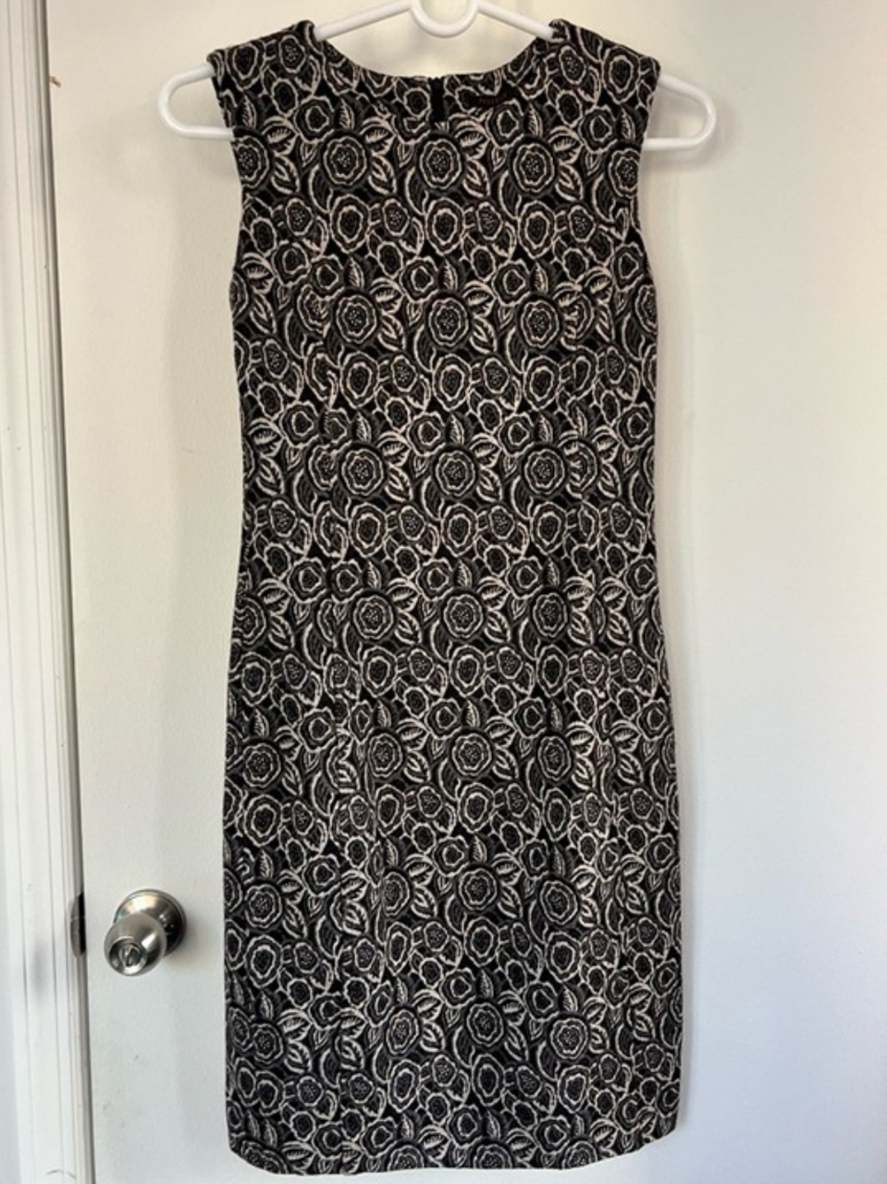 Peserico Black and Gray Floral Wool Sheath Dress
